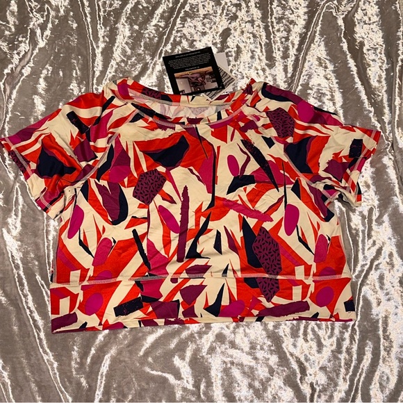 J Dow Fitness Print Athletic Crop Top - Picture 1 of 1